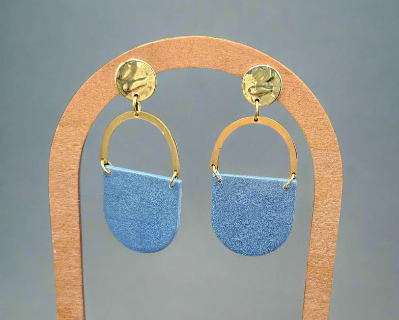 Blue and metal pairing